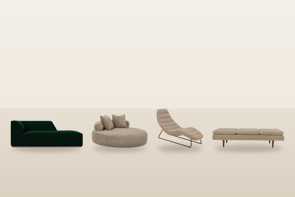 Vier besondere Liegen nebeneinander: grüne Samt-Chaiselongue, rundes Daybed, Relaxliege auf Stahlkufen und Tagesbett mit Holzbeinen